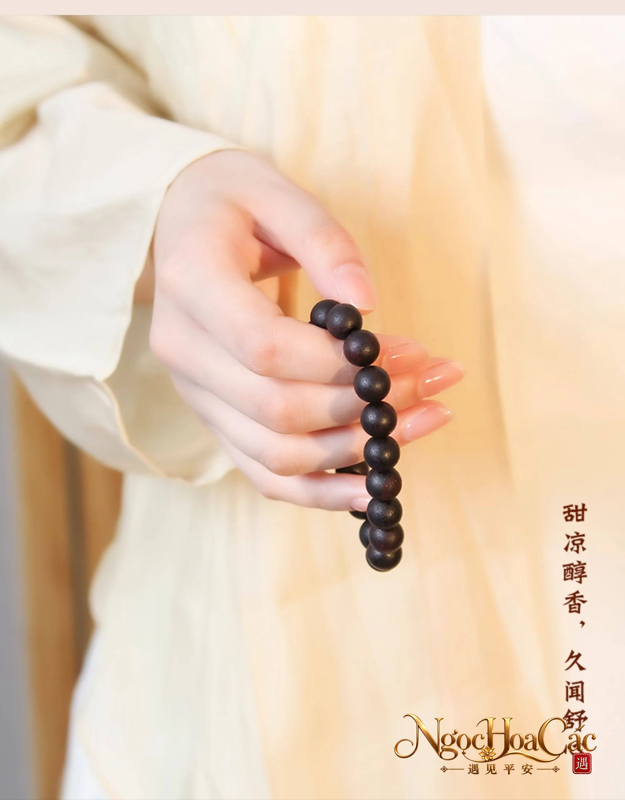 Vòng tay giáng chân hương Hải Nam Đông Hải