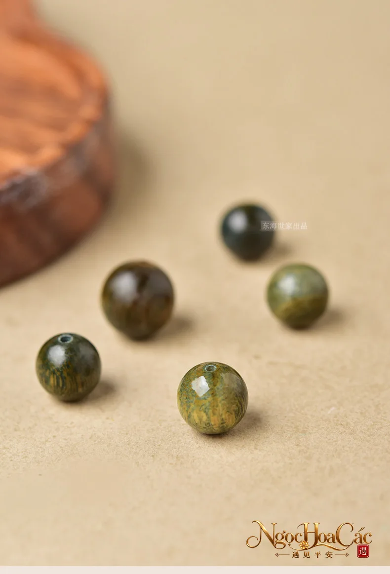 Hạt gỗ đàn hương xanh rời Đông Hải