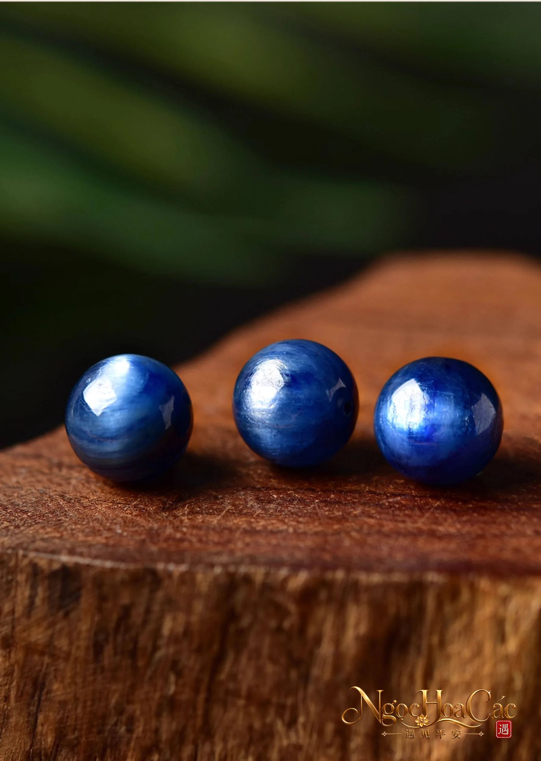 Hạt đá kyanite (lam tinh thạch) rời Đông Hải