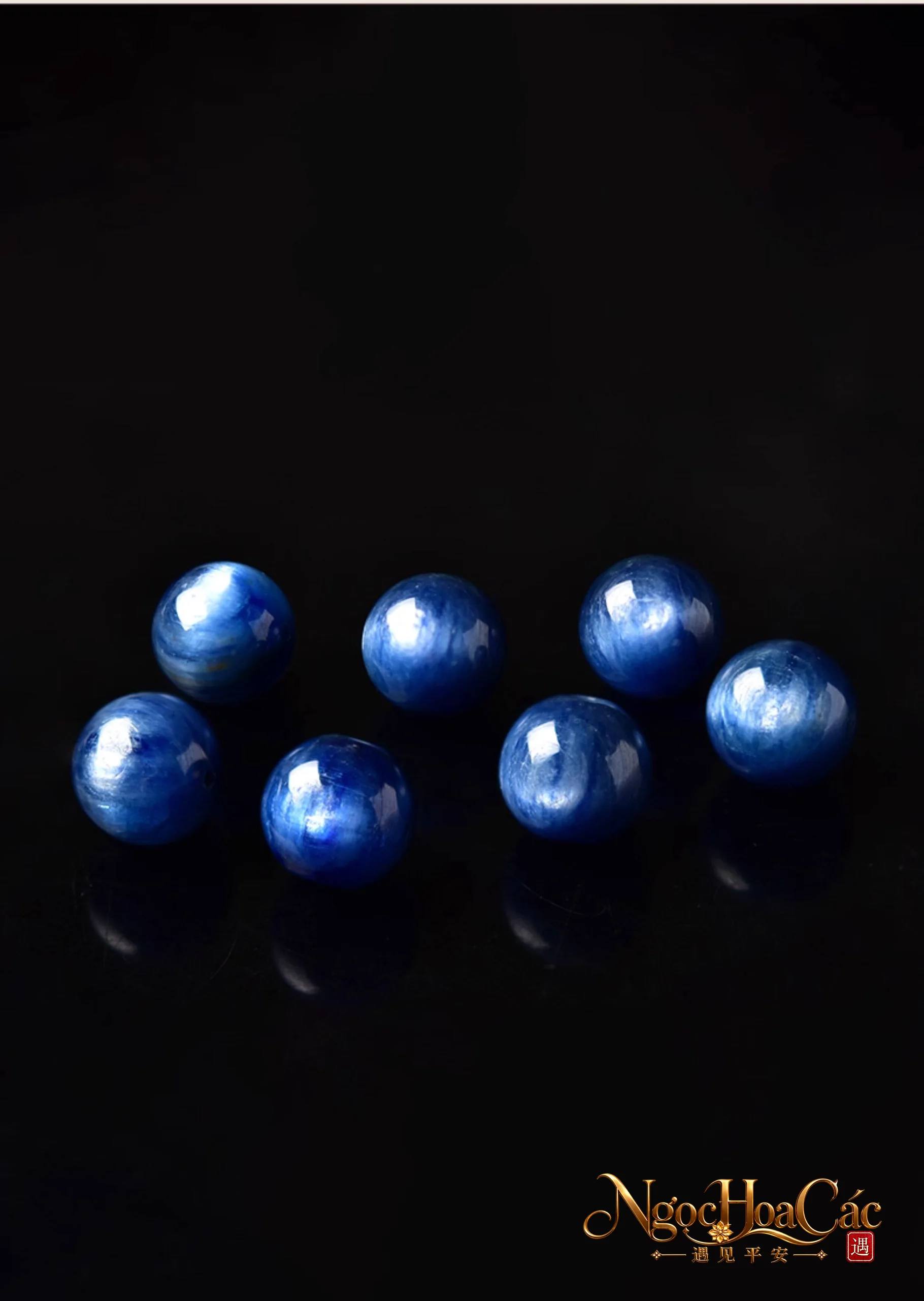 Hạt đá kyanite (lam tinh thạch) rời Đông Hải
