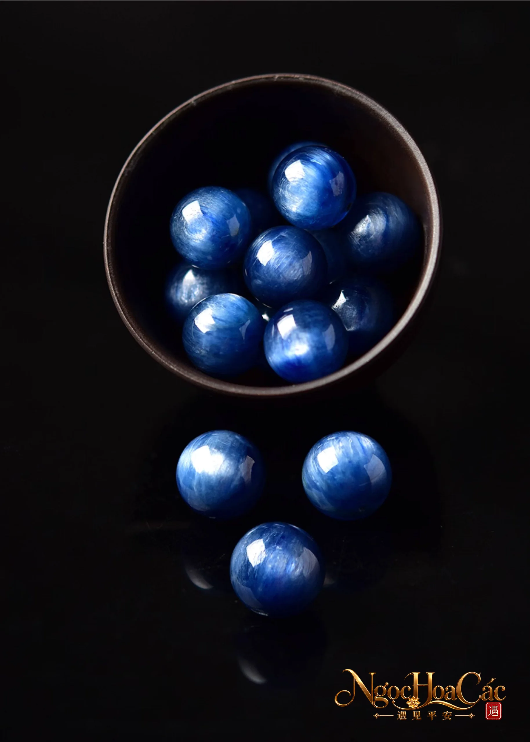Hạt đá kyanite (lam tinh thạch) rời Đông Hải