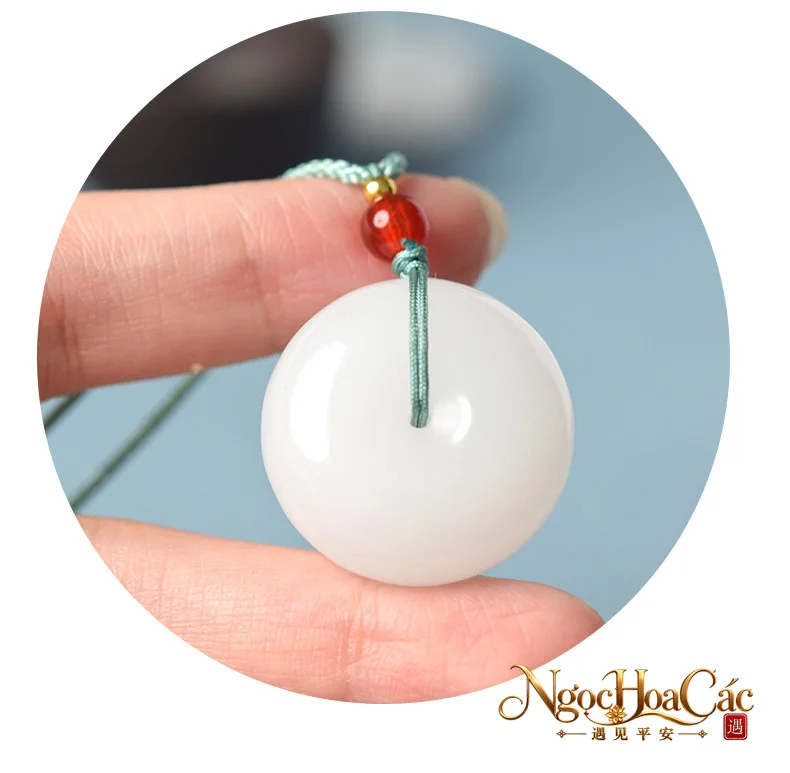 Mặt dây khấu bình an ngọc kim ti Đông Hải
